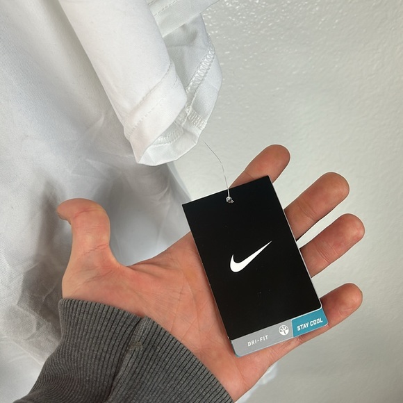 Nike DriFit - Picture 3 of 9